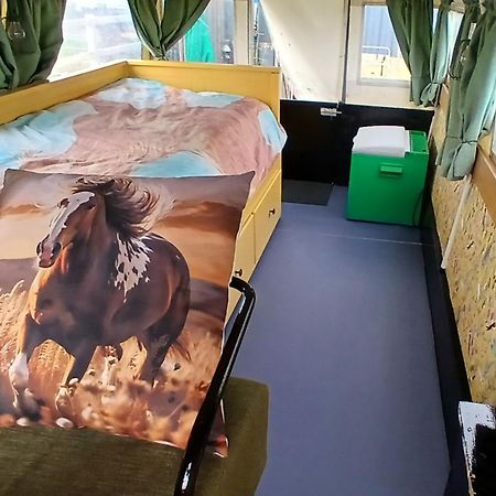 De Huifkar, Trekkershut Bij Sneek Hotel Hommerts Bagian luar foto
