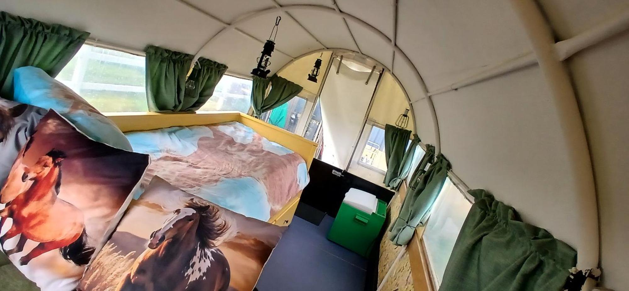 De Huifkar, Trekkershut Bij Sneek Hotel Hommerts Bagian luar foto