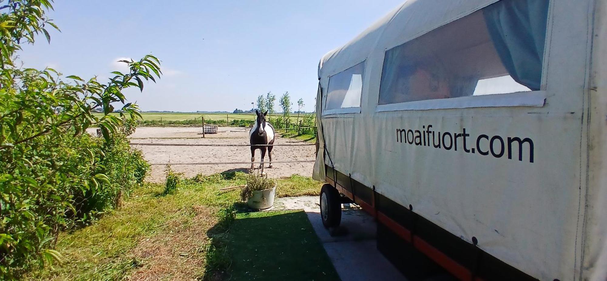 De Huifkar, Trekkershut Bij Sneek Hotel Hommerts Bagian luar foto